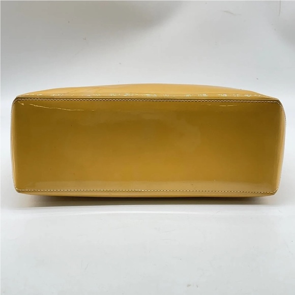 Louis Vuitton Vernis Yellow Wilshire PM Hand Bag - Picture 3 of 13